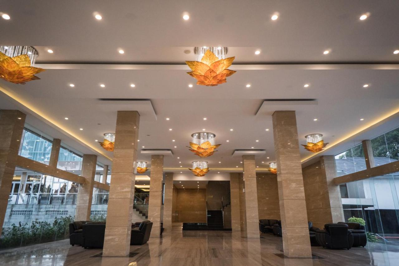 Novena Hotel Bandung Lembang Extérieur photo